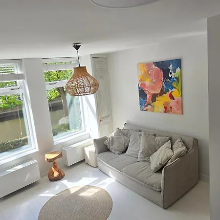 Apartment Centrally Located, Fully Furnished Luxury Gouda