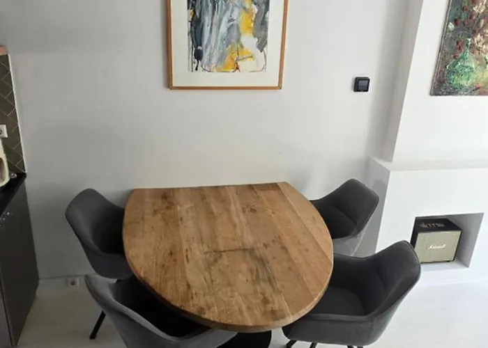 Centrally Located, Fully Furnished Luxury Gouda