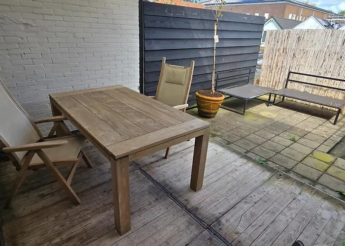 Centrally Located, Fully Furnished Luxury