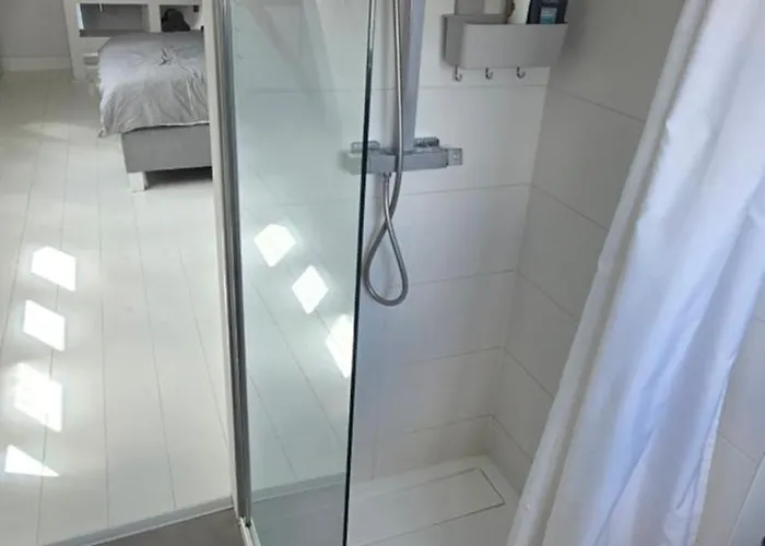 Centrally Located, Fully Furnished Luxury Apartamento