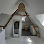 Centrally Located, Fully Furnished Luxury Lejlighed Gouda