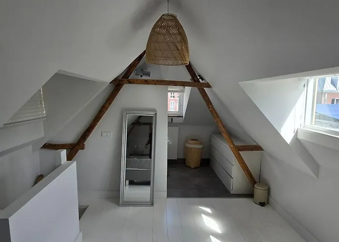 Centrally Located, Fully Furnished Luxury شقة خودا